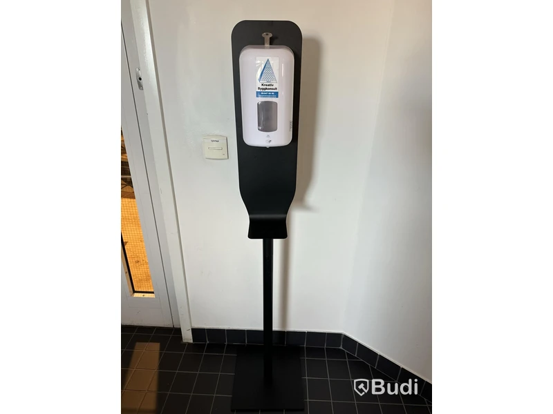 Tidningsställ, H166 cm och desinfektionstation