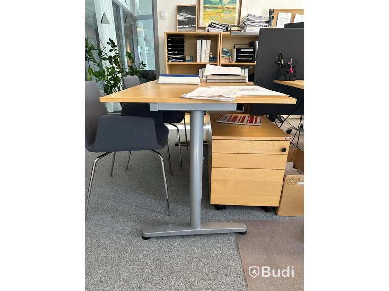 2 st bord, 4 st stolar