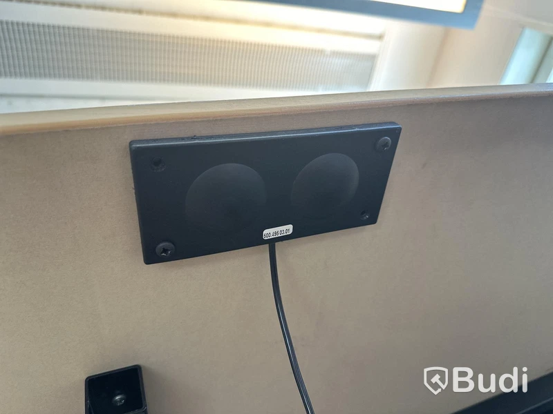 Höj- och sänkbart skrivbord, kontorsstol, datorskärmar Samsung
