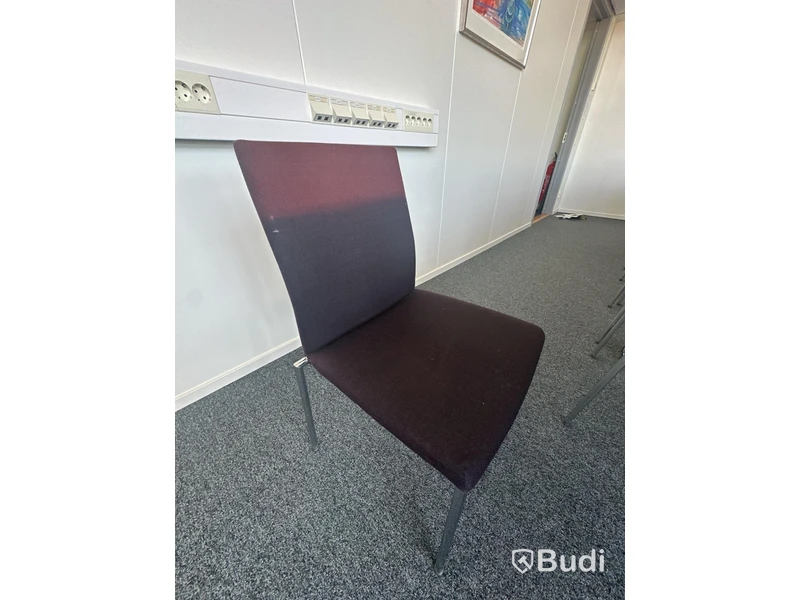6 st bord, 12 st stolar, whiteboard
