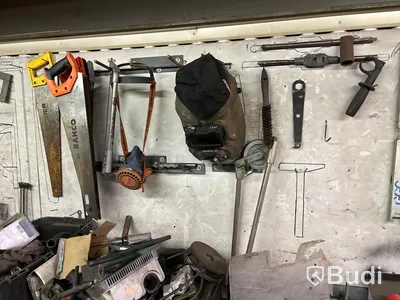Verktyg, spännband, arbetsbänk m.m.