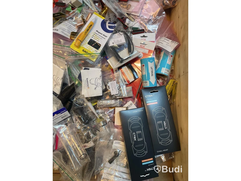 Fyndlåda. Parti med blandade produkter, Ord. pris inkl. moms: ca 6000 kr