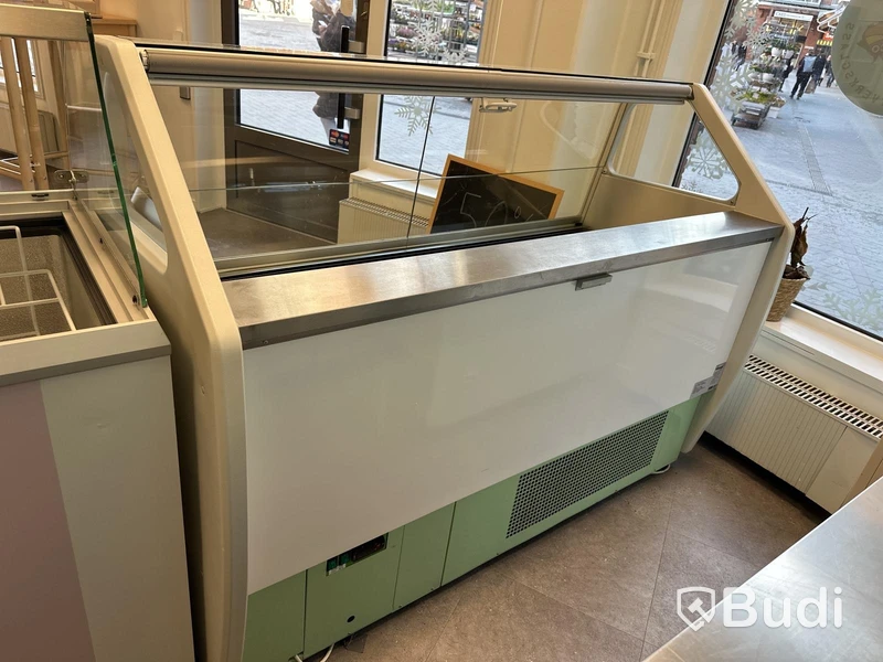 Glassfrys Display IGLOO med gardin 2016