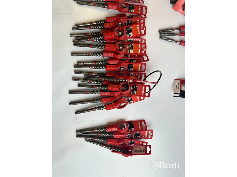 Parti med hammarborr Hilti i olika storlekar och modeller, Ord. pris inkl. moms: ca 24.000 kr