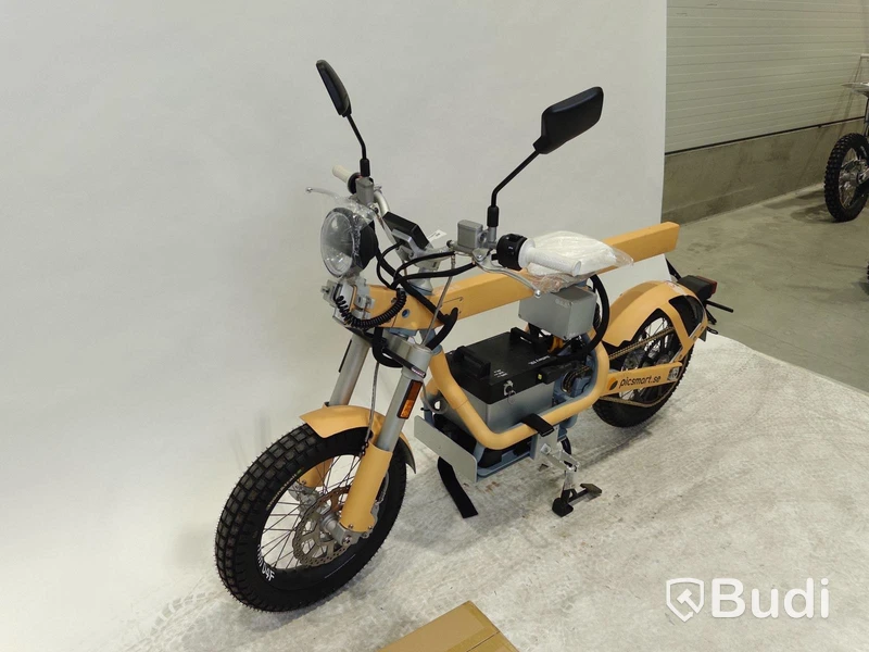 Moped Cake ÖSA FLEX. Begagnad. Med tillbehör.