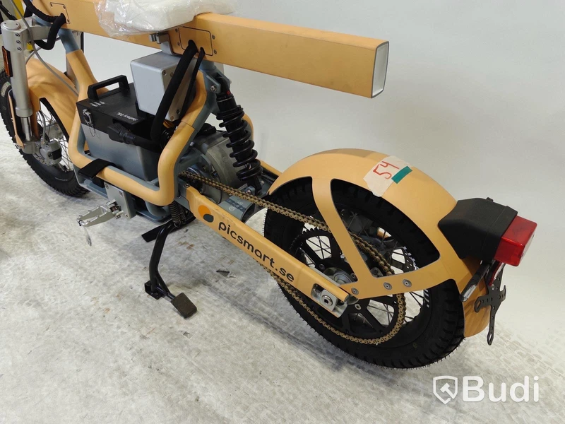 Moped Cake ÖSA FLEX. Begagnad. Med tillbehör.