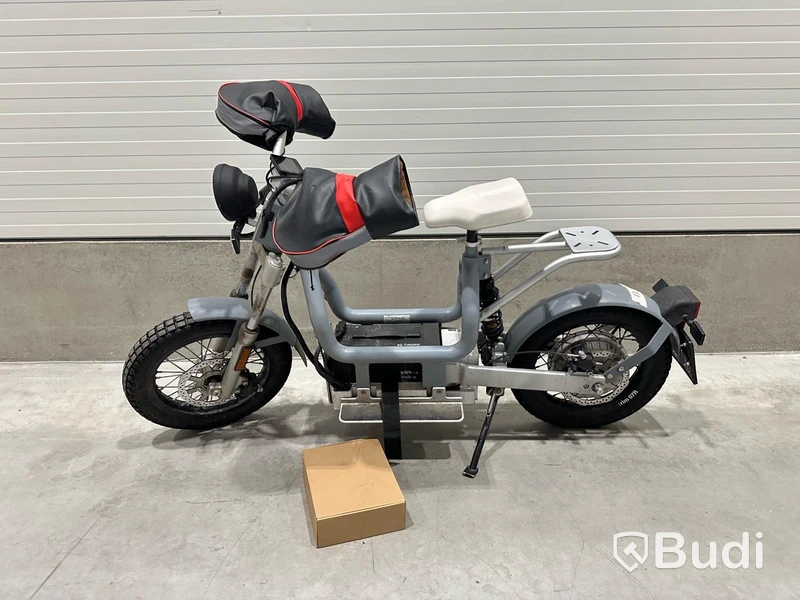 Moped Cake MAKKA FLEX GREY 2022, REGNR; XEM29U. Begagnad. Med Tillbehör.