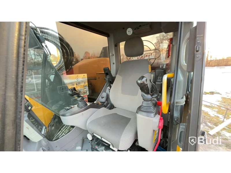 Grävmaskin Volvo 145 ECR med rototilt och tillbehör -2015