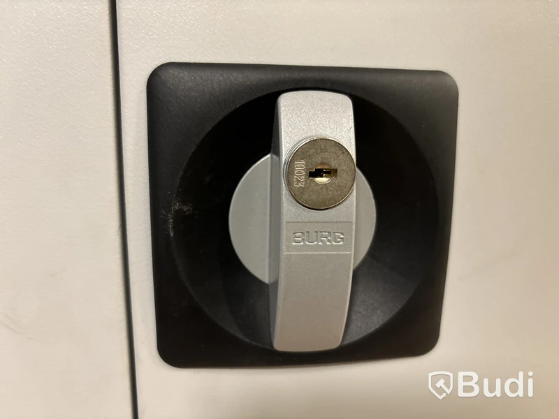Verkstadsskåp inklusive innehåll