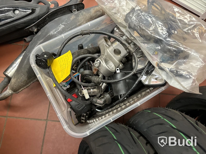 Mopeddelar nya & begagnade
