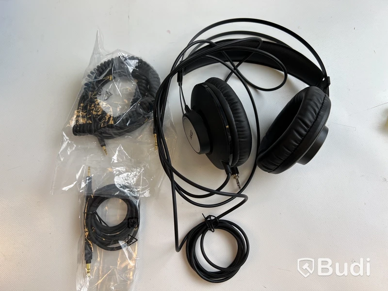 Hörlurar AKG K72.