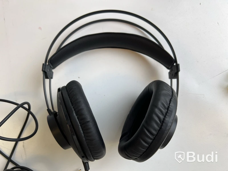 Hörlurar AKG K72.