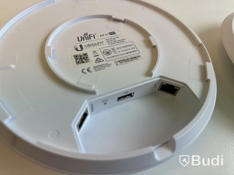 2 st. Router Ubiquiti AP AC Pro inkl. ethernet kabel.