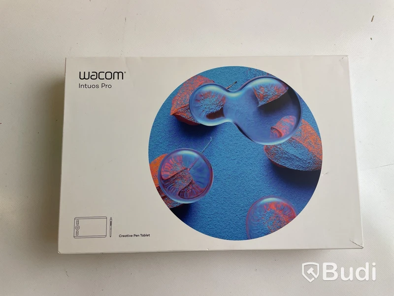 Ritplatta Wacom Intuos Pro med originalförpackning och tillbehör.