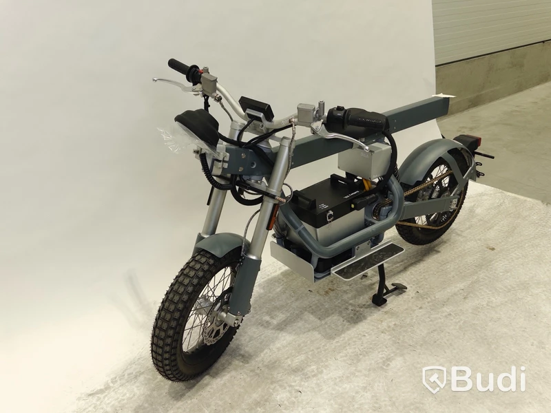Lätt mototrcykel Cake ÖSA PLUS. Begagnad. Med Tillbehör.