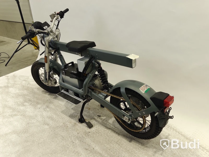 Lätt mototrcykel Cake ÖSA PLUS. Begagnad. Med Tillbehör.