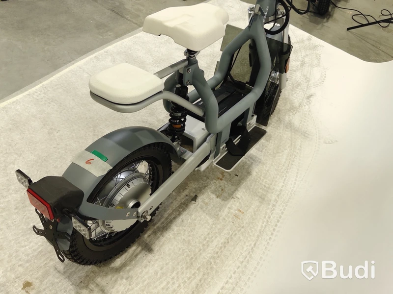 Moped Cake MAKKA FLEX GREY, Begagnad. Med Tillbehör