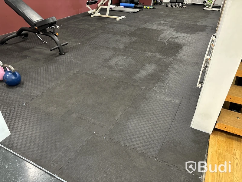 Ca 35 m2 gymgolv, Budo-Nord