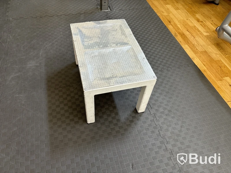 Crossfit-rigg med golvmatta.
