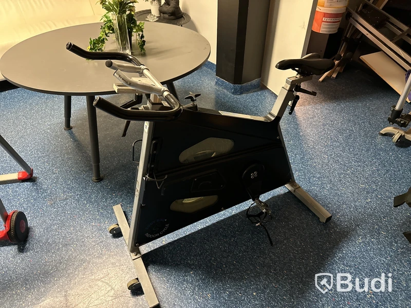 11 stycken spinningcyklar Body Bike