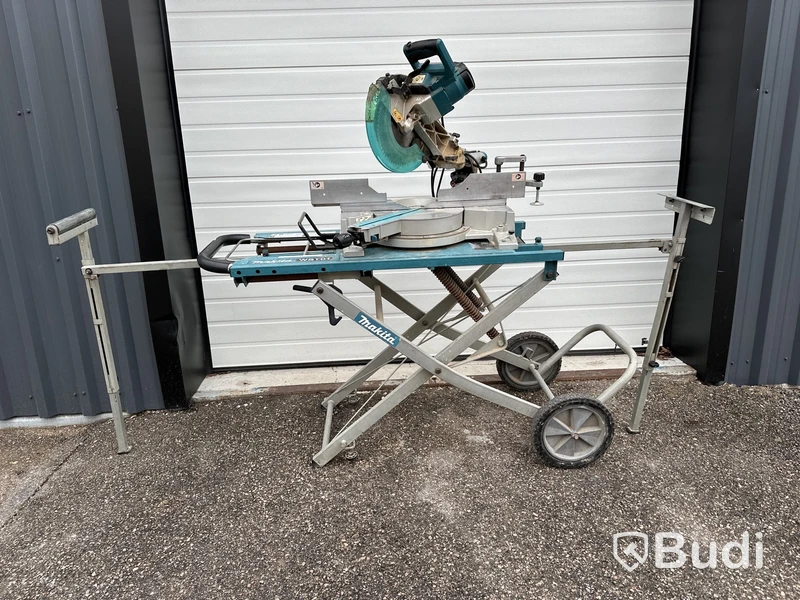 Kap- och gersåg med stativ Makita.