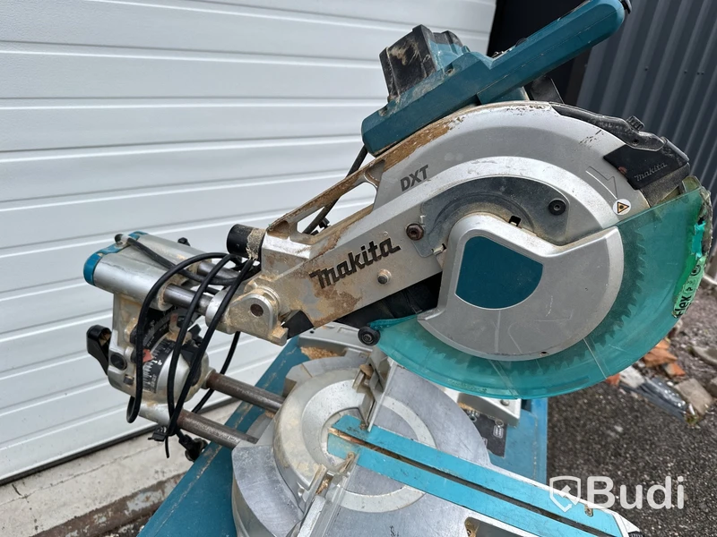 Kap- och gersåg med stativ Makita.