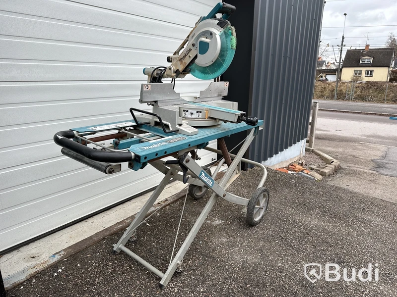 Kap- och gersåg med stativ Makita.