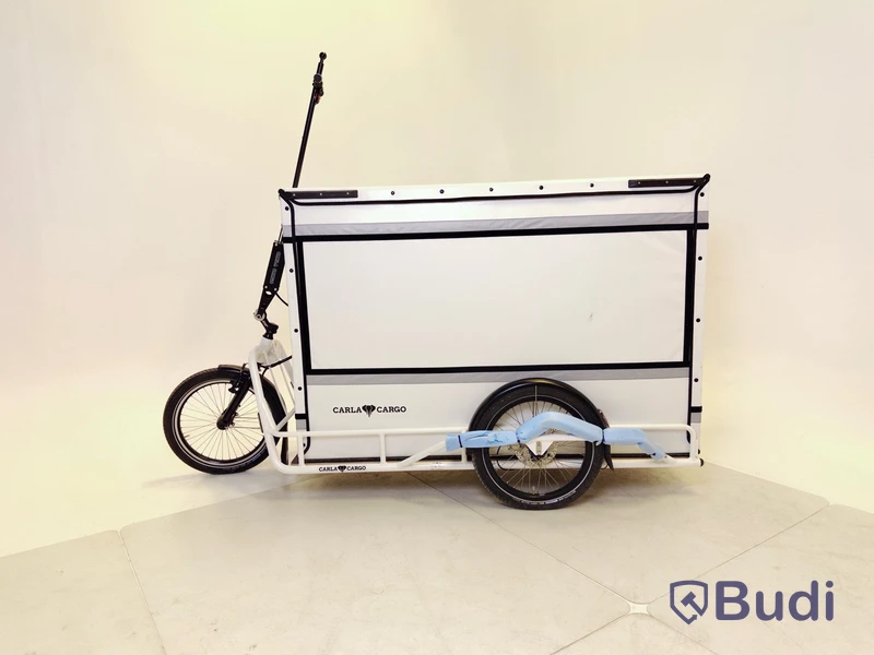 Cykelsläp Carla Cargo Cake, vit, samt packbox Bagpro.