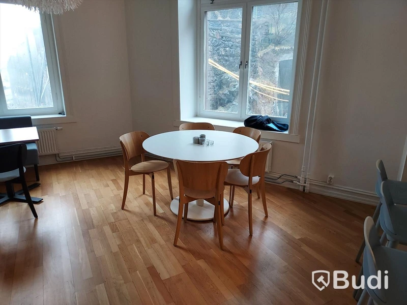 Matbord runt samt 10st stolar