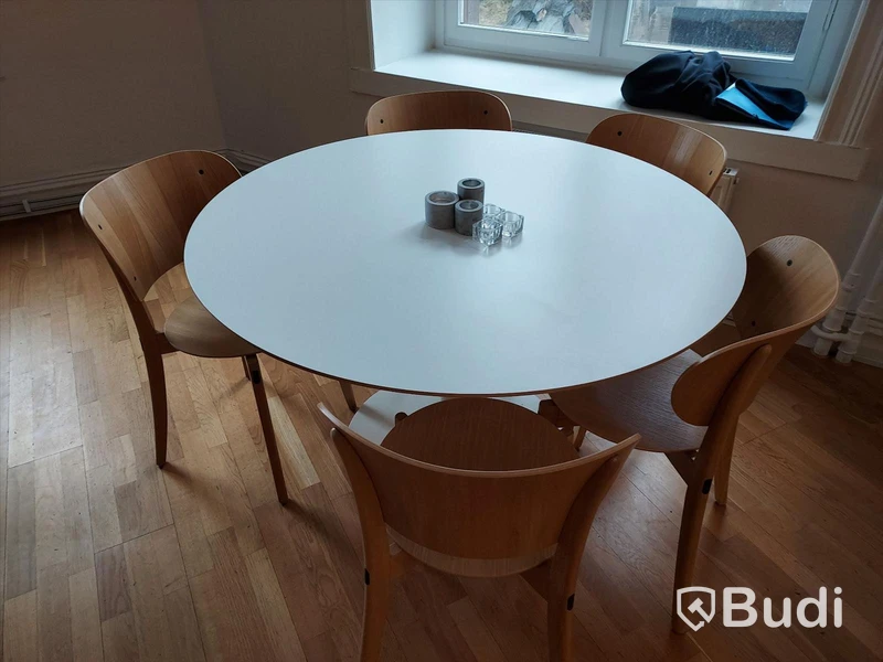 Matbord runt samt 10st stolar