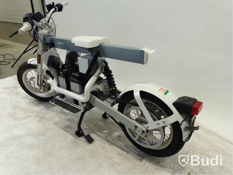 Lätt motorcykel Cake ÖSA PLUS. Begagnad. Med Tillbehör.