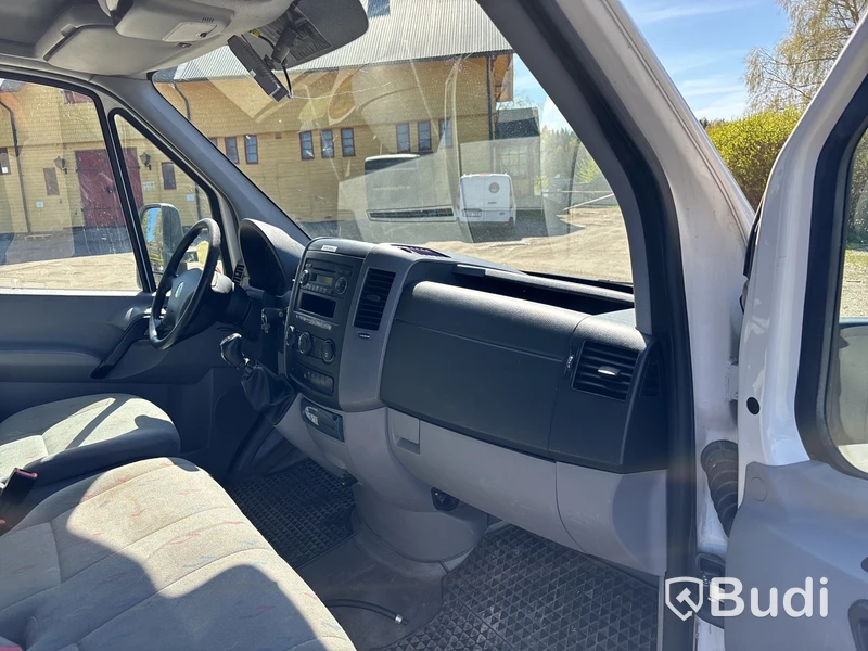 Kylbil Volkswagen Crafter 35 2.5 TDI (163hk) med bakgavellyft, - 2011