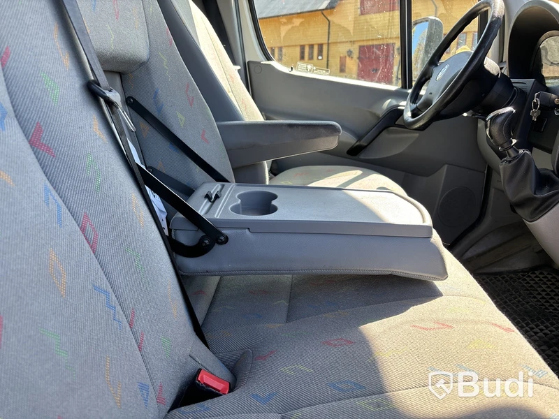 Kylbil Volkswagen Crafter 35 2.5 TDI (163hk) med bakgavellyft, - 2011