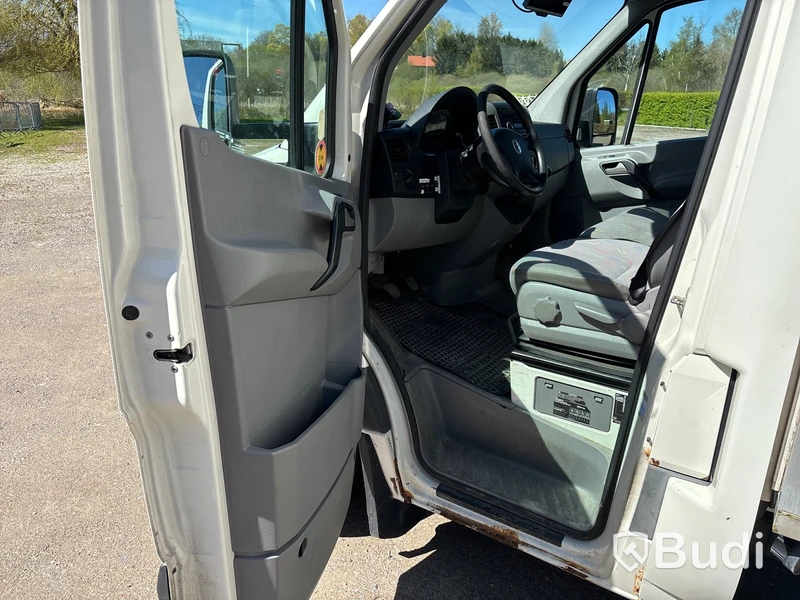 Kylbil Volkswagen Crafter 35 2.5 TDI (163hk) med bakgavellyft, - 2011