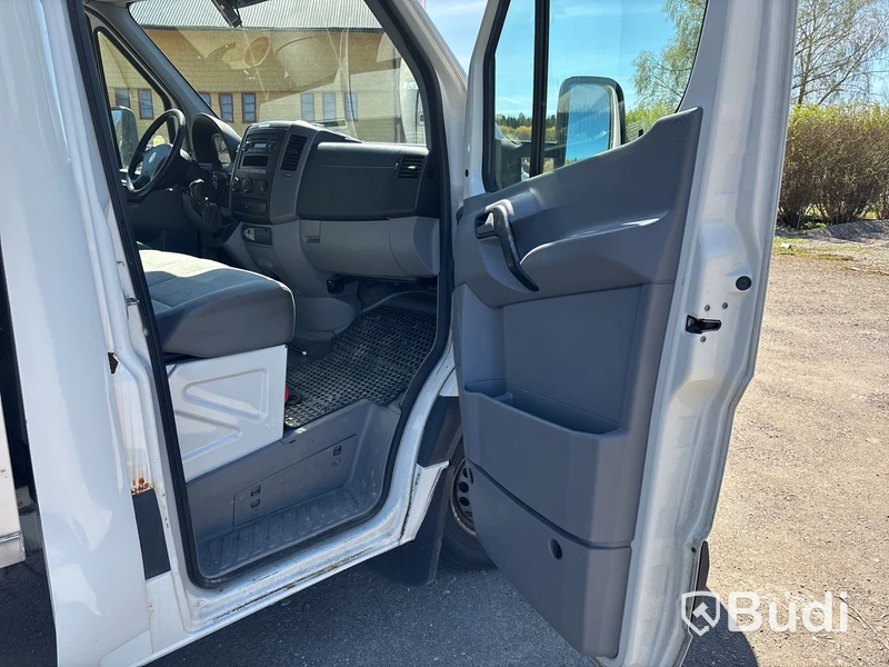 Kylbil Volkswagen Crafter 35 2.5 TDI (163hk) med bakgavellyft, - 2011