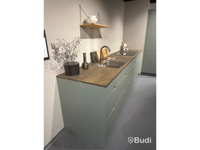 Kök, Kvik Ombra grön ord. pris. ca 85.000 kr.