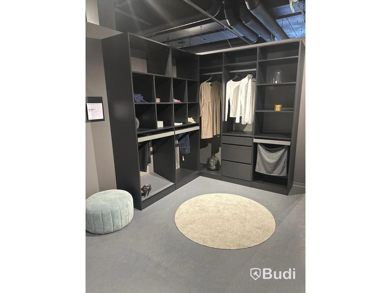 Garderob, Kvik Vario Black Wood ord. pris. ca 24.000 kr.