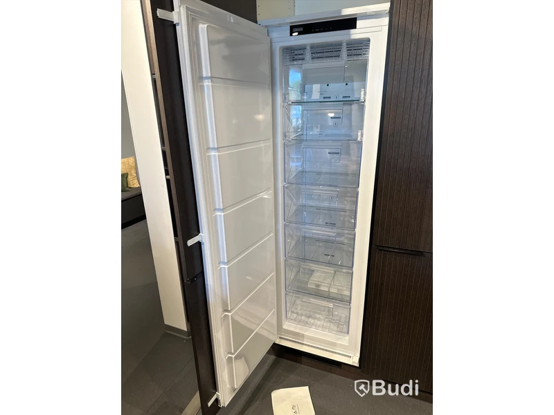 Frys, ZANUSSI ZUNN18FS1 ord. pris. ca 8.999 kr.