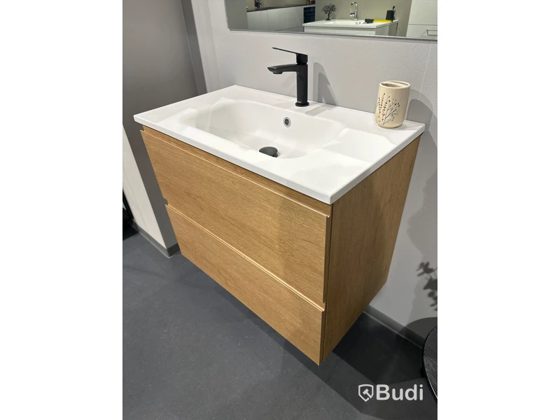 Badrumsinredning med spegel, Kvik, Noliam wood ord. pris. ca 7.000 kr.