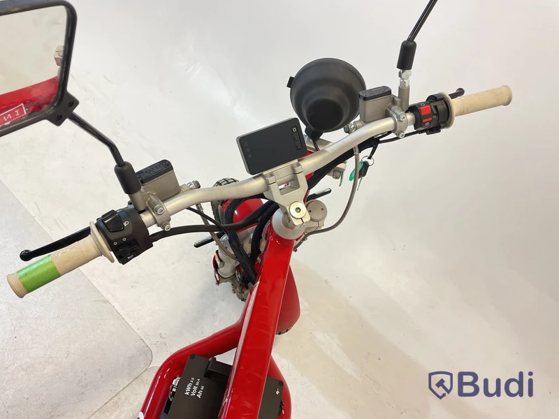 Moped Cake ÖSA FLEX 2021 | Begagnad. Med Tillbehör.