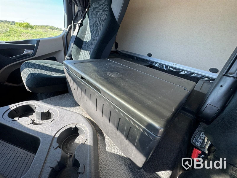 Lastbil Mercedes-Benz Actros - 2019 | Salaskåp | Zepro | VBG