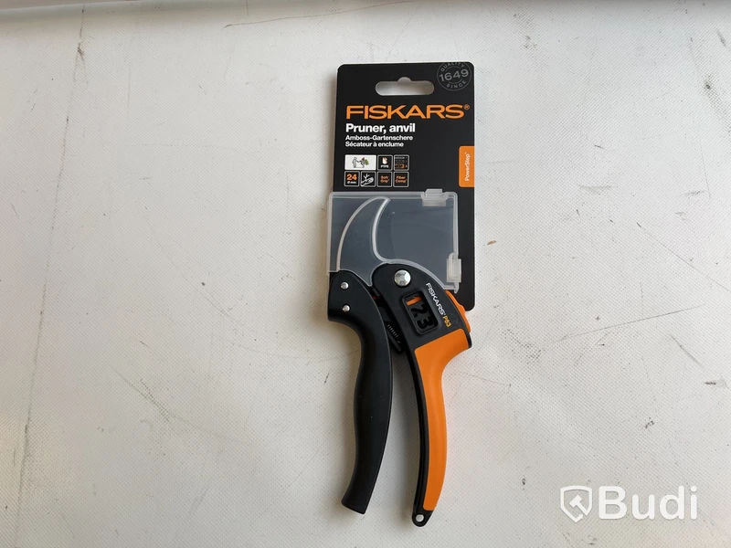 Lövräfsa aluminium Fiskars och en sekatör P83 Fiskars
