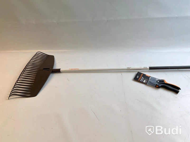 Lövräfsa aluminium Fiskars och en sekatör P83 Fiskars