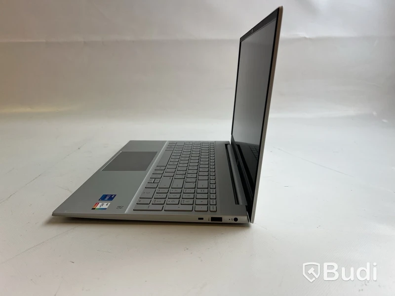Dator HP Pavilion 15 inkl. laddare.