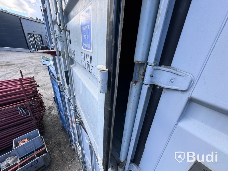 Container 20 fot, isolerad, låst, splintar borta