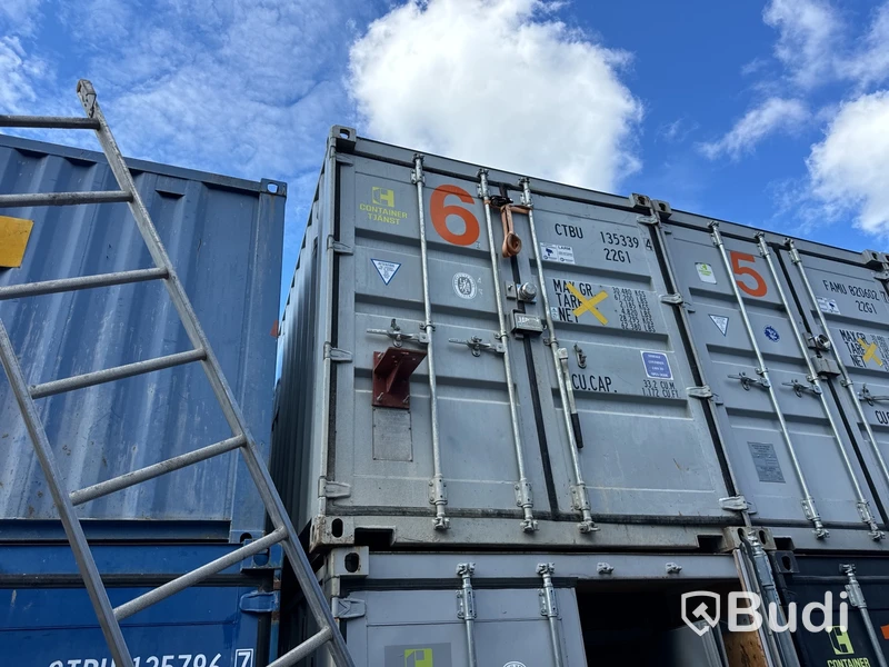 Container 20 fot, isolerad, låst, splintar borta