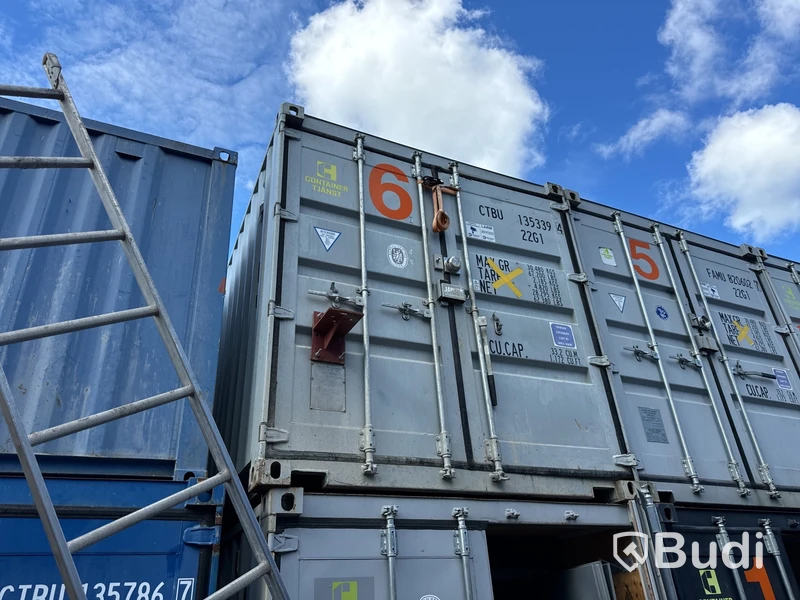 Container 20 fot, isolerad, låst, splintar borta