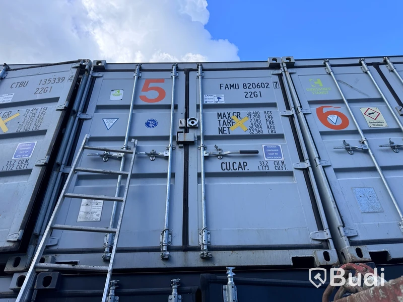 Container 20 fot, isolerad. Brandskadad invändigt