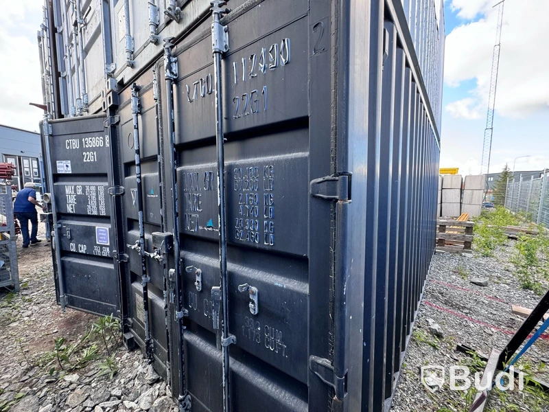 Container 20 fot med innehåll