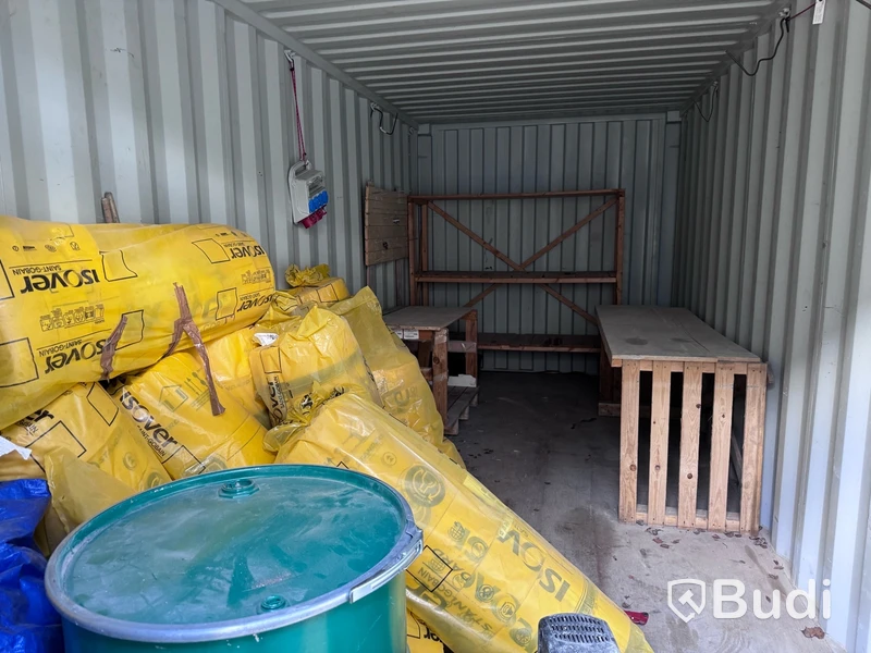 Container 20 fot med innehåll